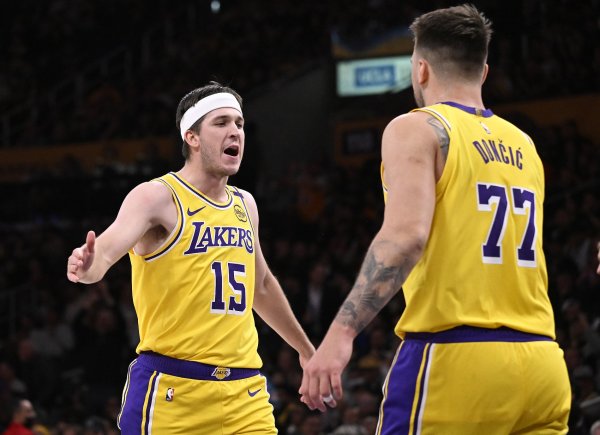 Ai đó gợi ý rằng Lakers ký trư